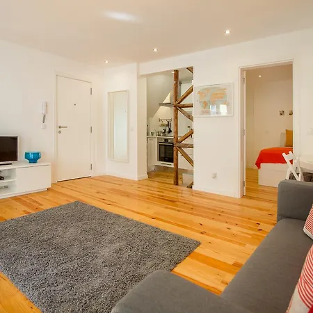 Bica Historical Tram 아파트 *